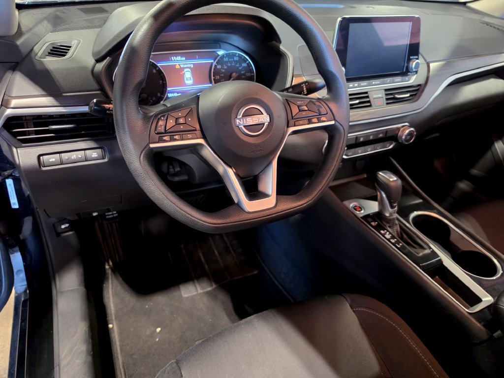 Used 2024 Nissan Altima 2.5 SV FWD image 4