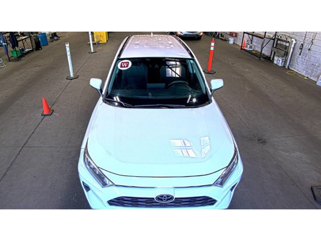 Used 2021 Toyota RAV4 XLE AWD/4WD image 3