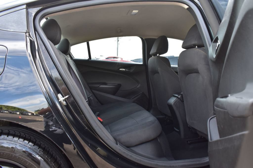 Used 2017 Chevrolet Cruze LS FWD image 21