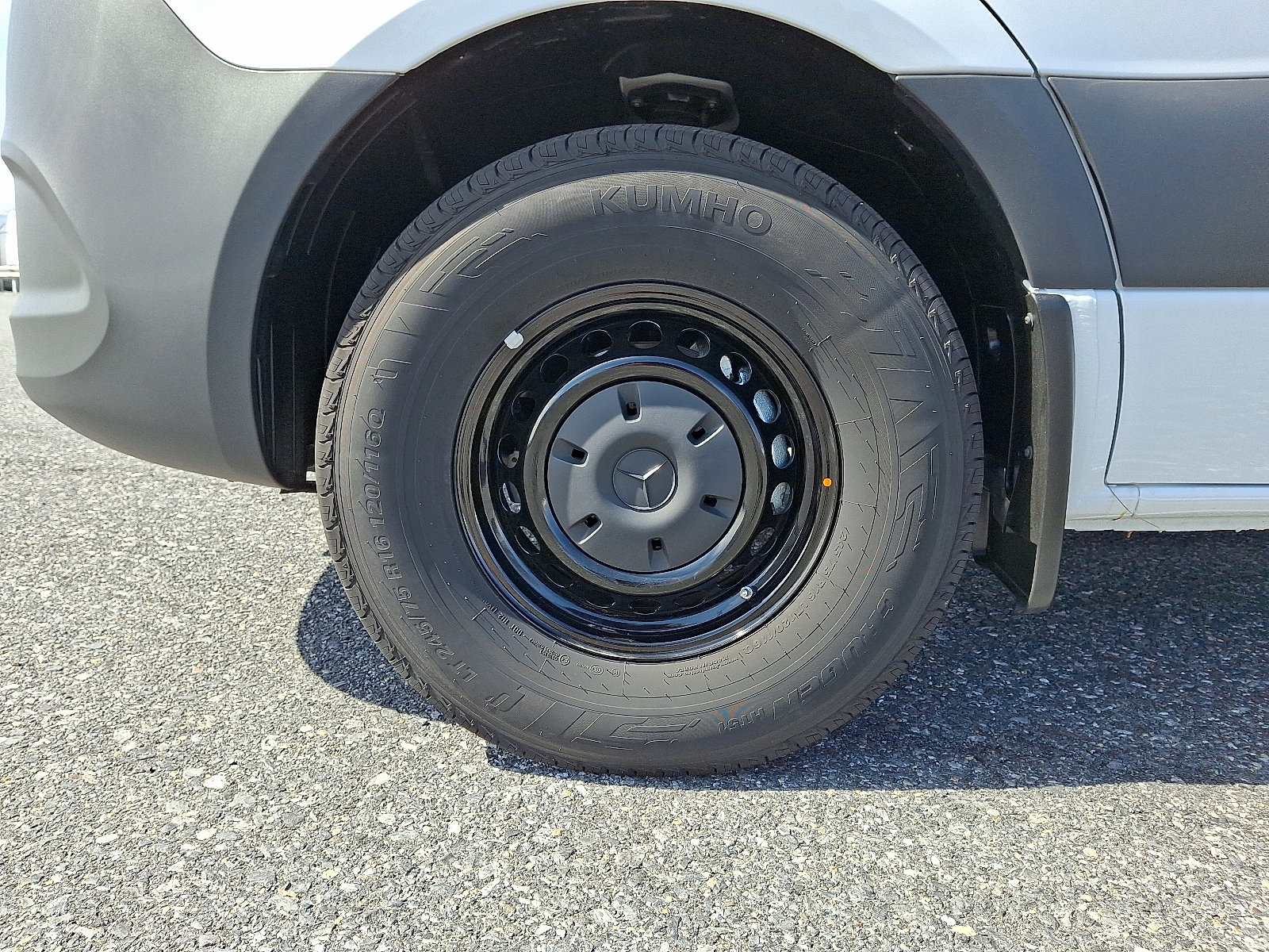 Used 2024 Mercedes-Benz Sprinter 2500 image 9