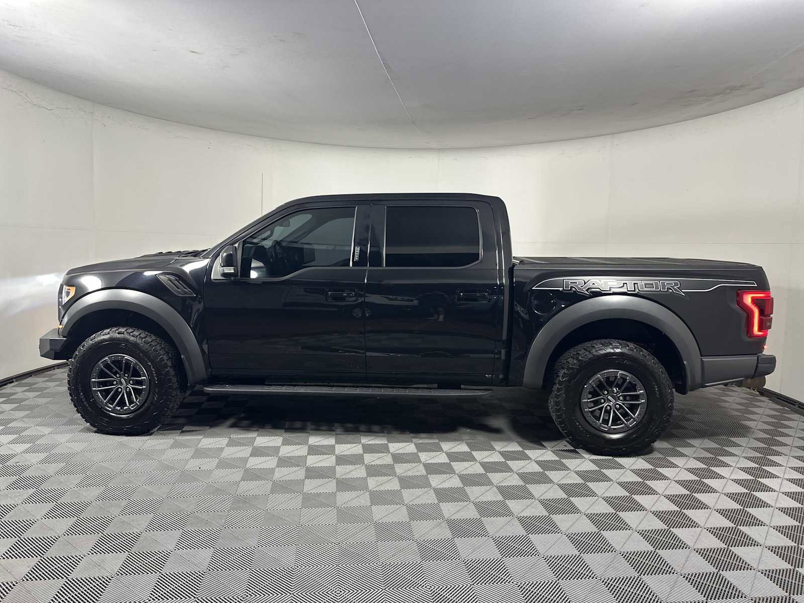 Certified 2019 Ford F150 Raptor w/ Equipment Group 802A Luxury AWD/4WD image 4