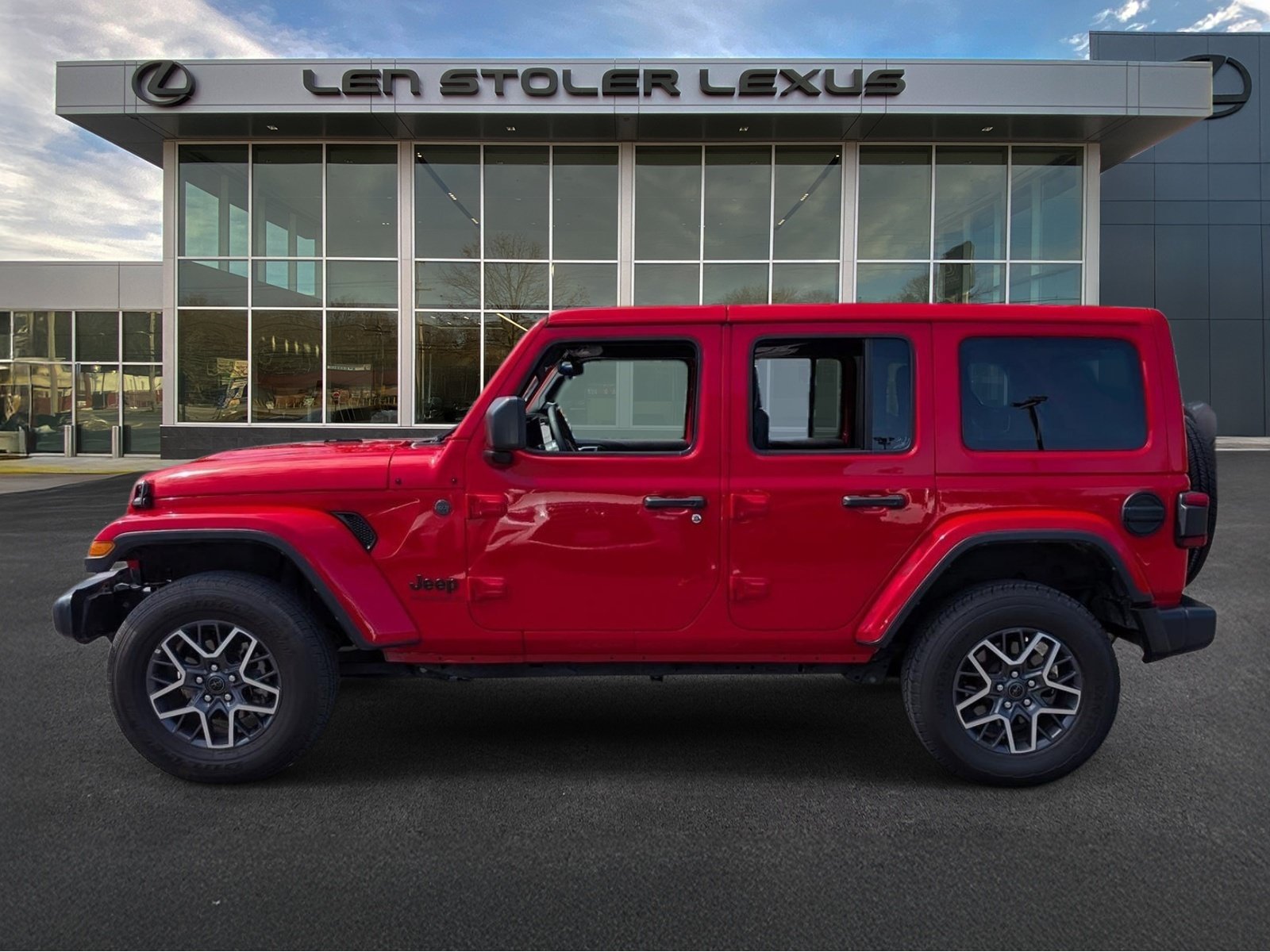 Used 2025 Jeep Wrangler Unlimited Sahara AWD/4WD image 6