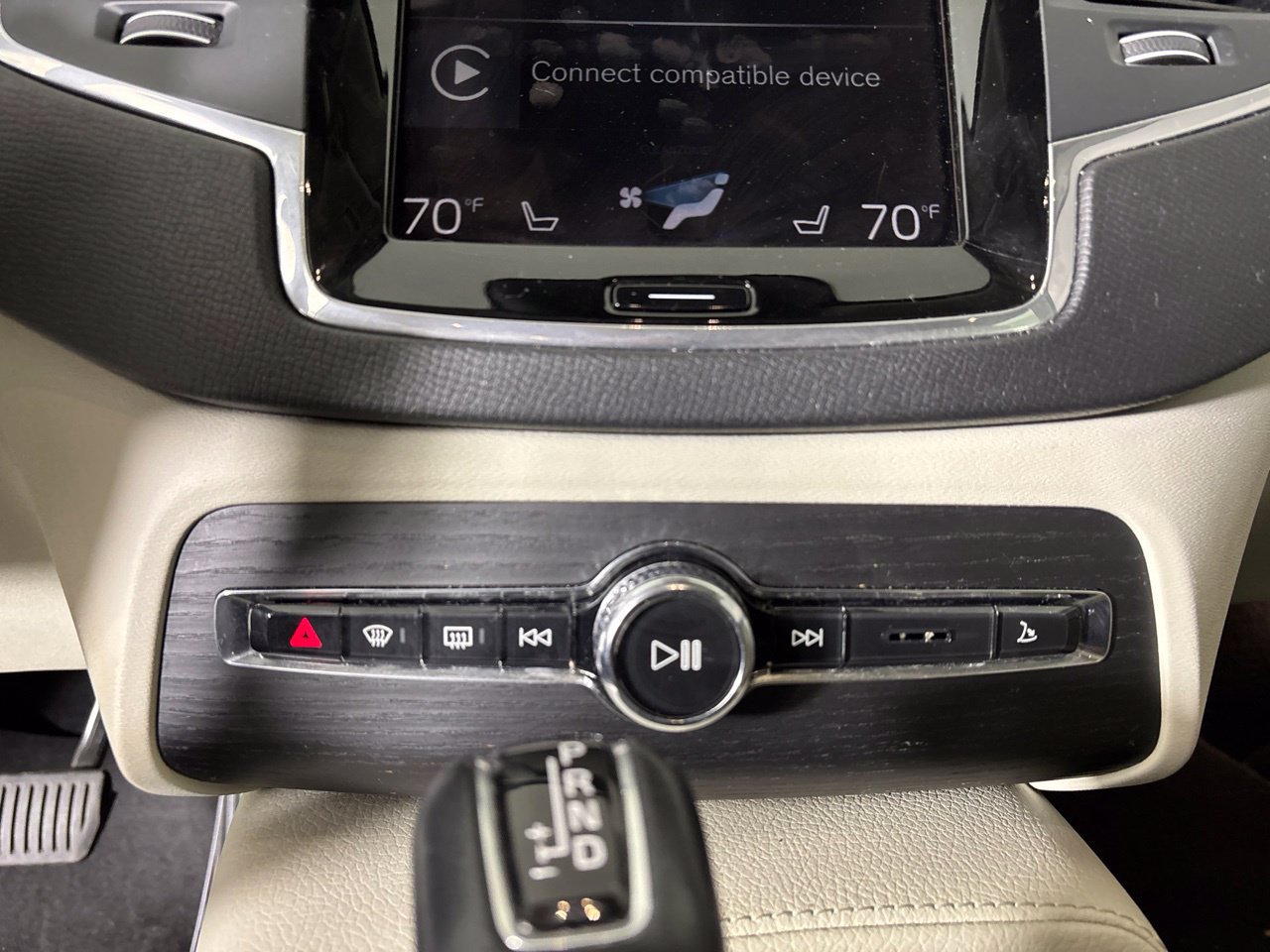 Used 2020 Volvo XC90 T6 Momentum AWD/4WD image 19