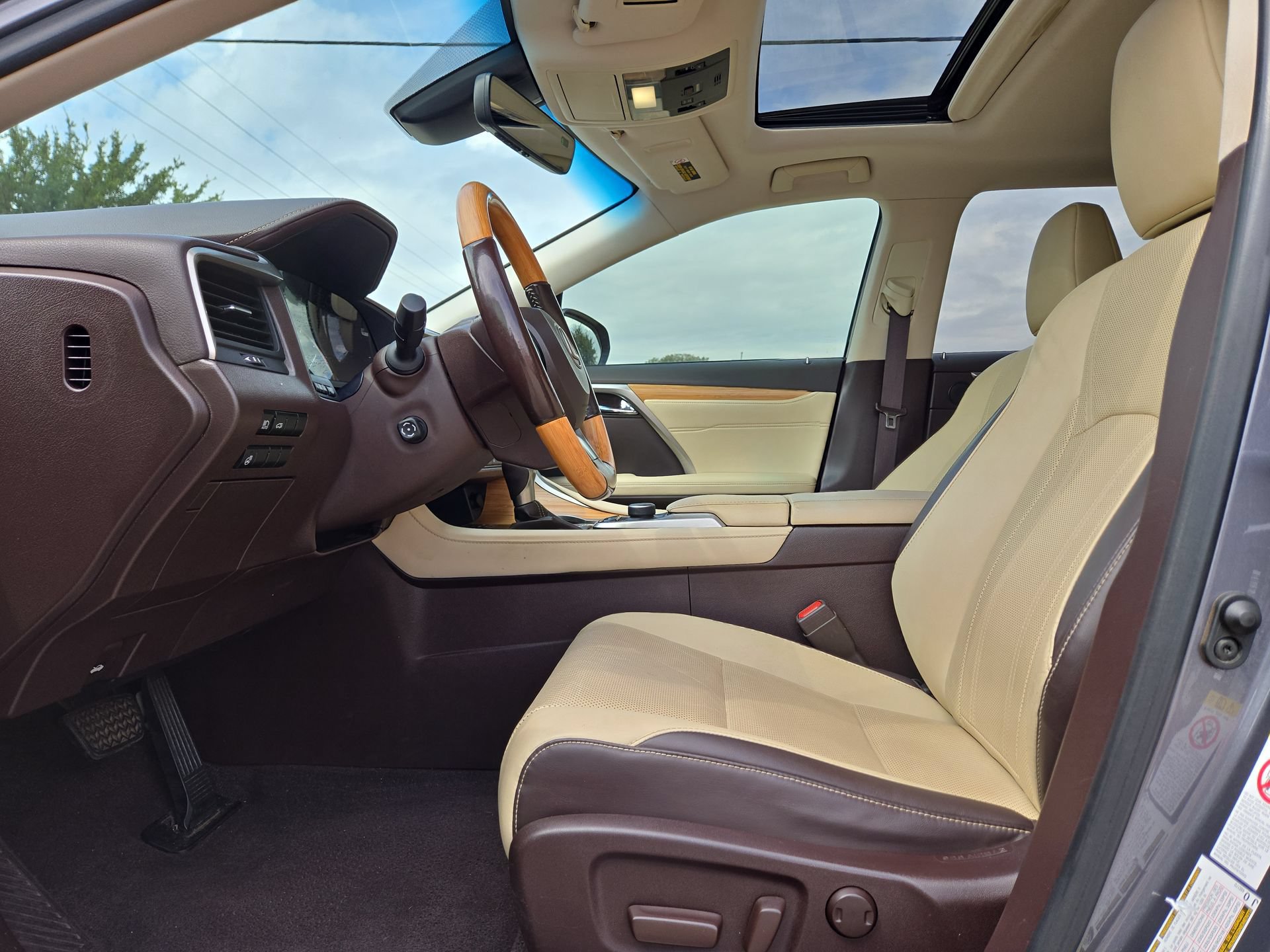 Used 2018 Lexus RX 350L FWD w/ Premium Package image 16