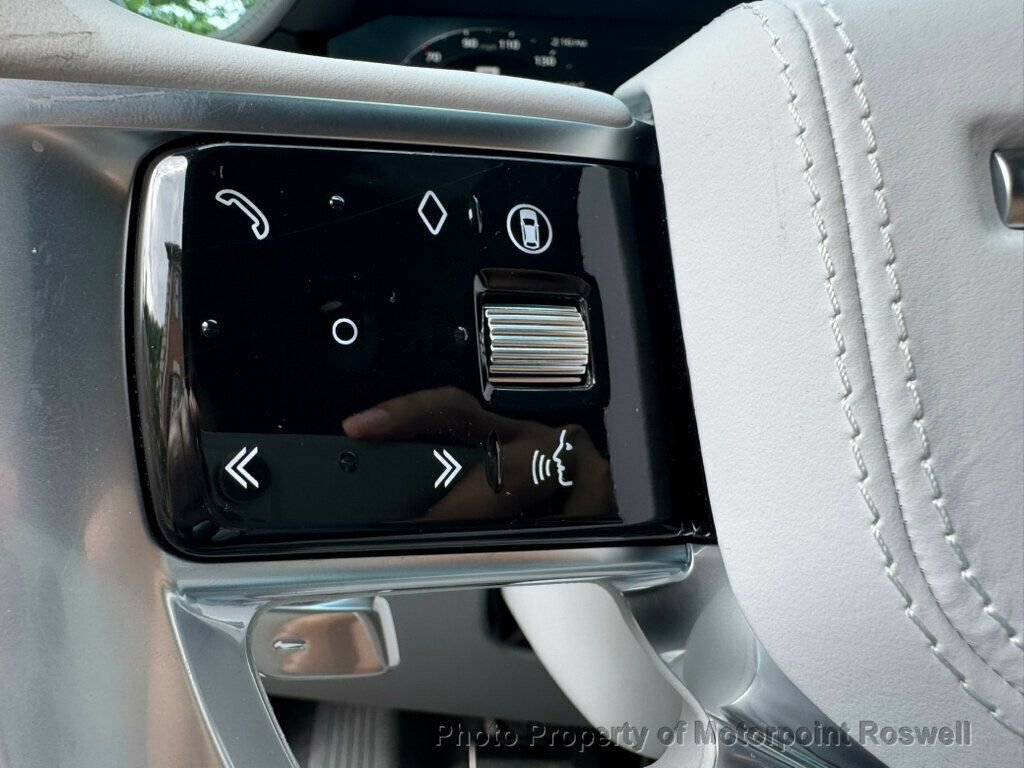 Used 2025 Land Rover Range Rover SV image 29