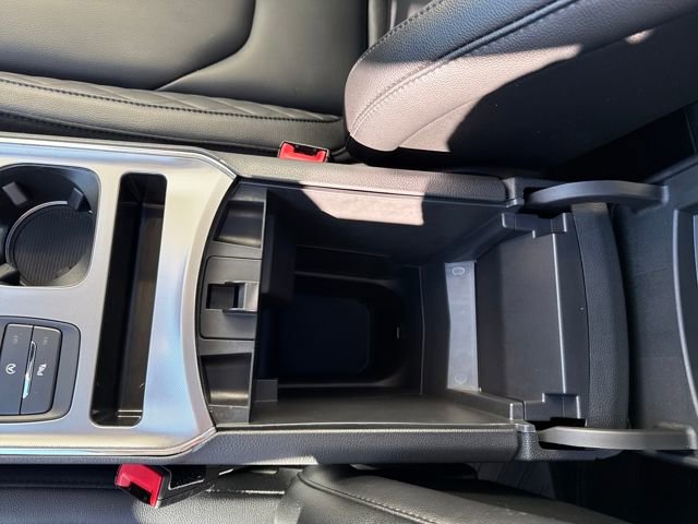 Used 2024 Ford Edge Titanium w/ Cargo Accessory Package image 24