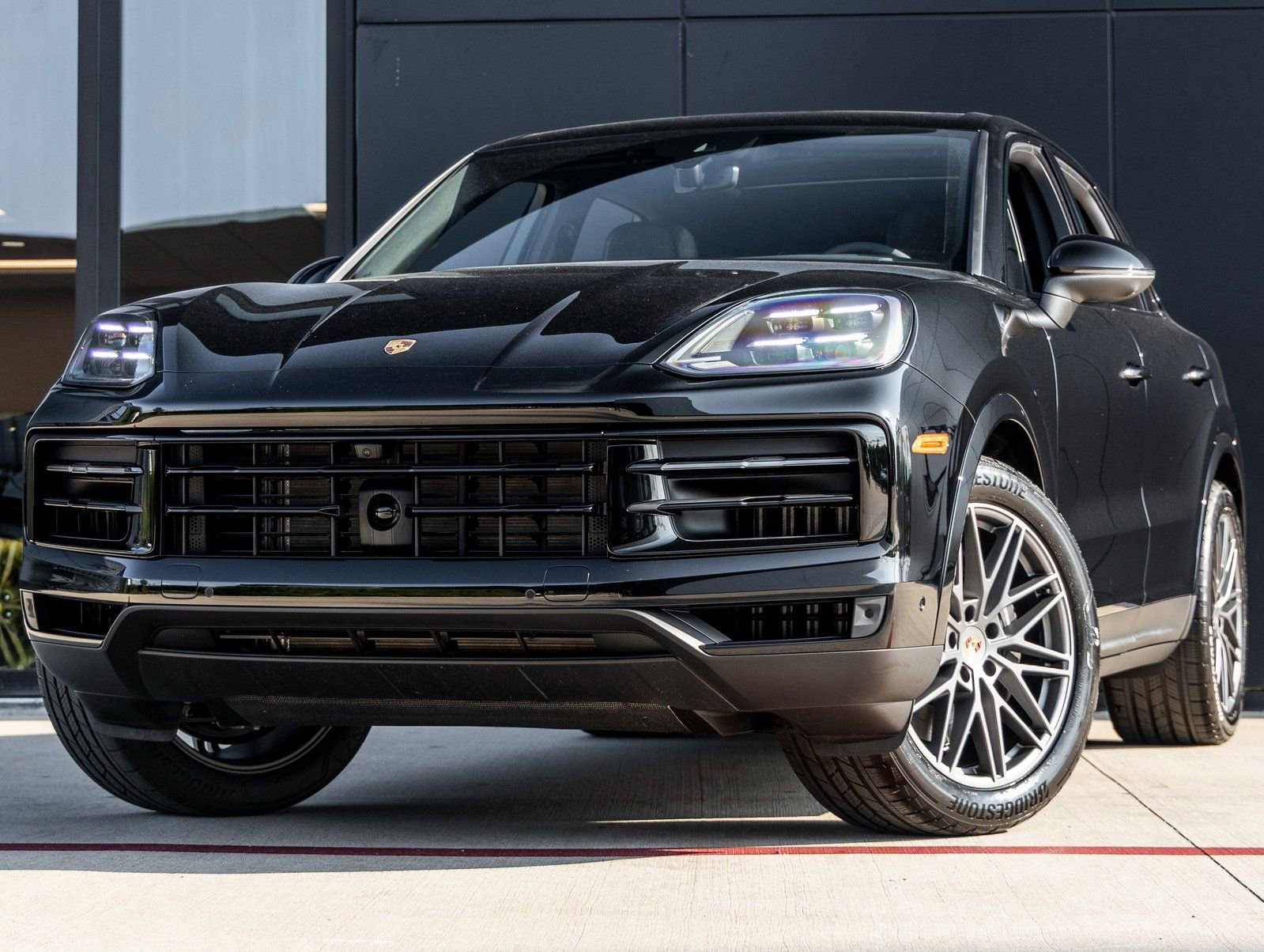Certified 2025 Porsche Cayenne image 1
