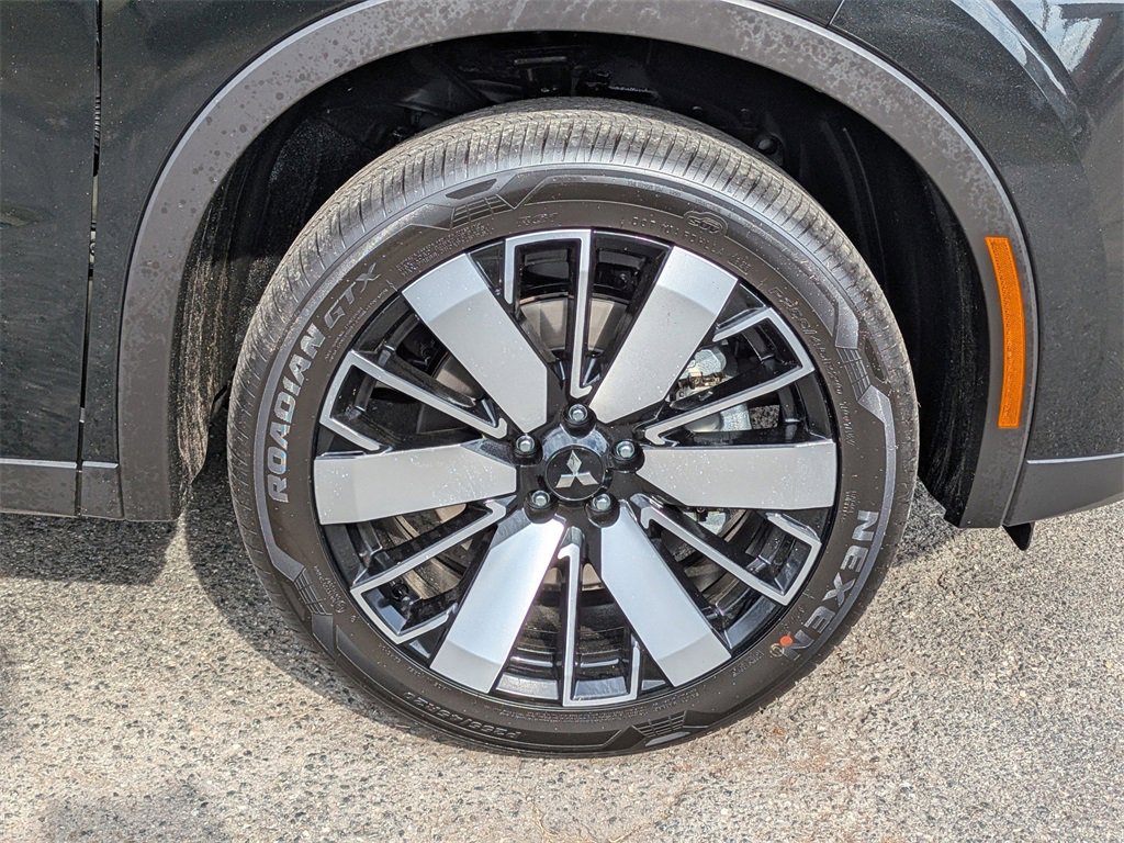 New 2025 Mitsubishi Outlander SE image 11