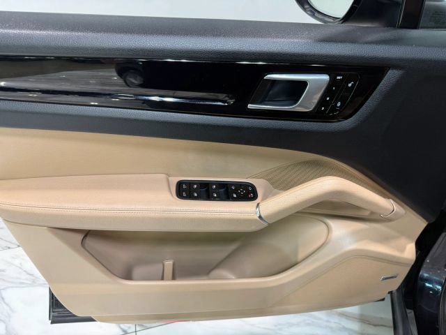 Used 2019 Porsche Cayenne AWD/4WD image 12