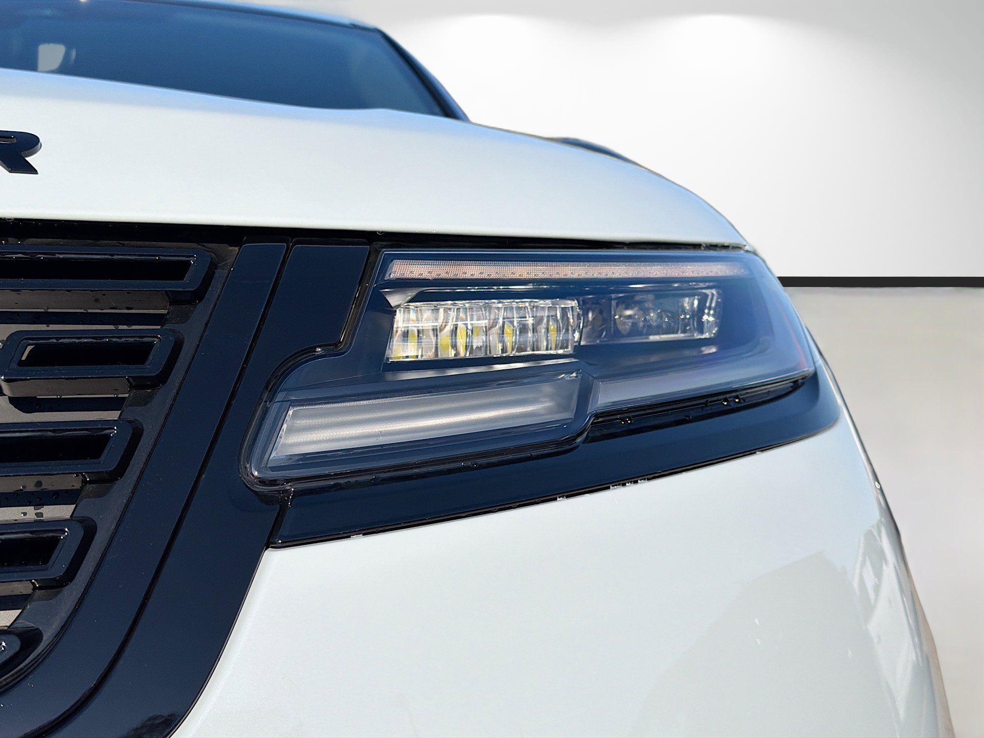 New 2026 Land Rover Range Rover Velar Dynamic SE AWD/4WD image 9