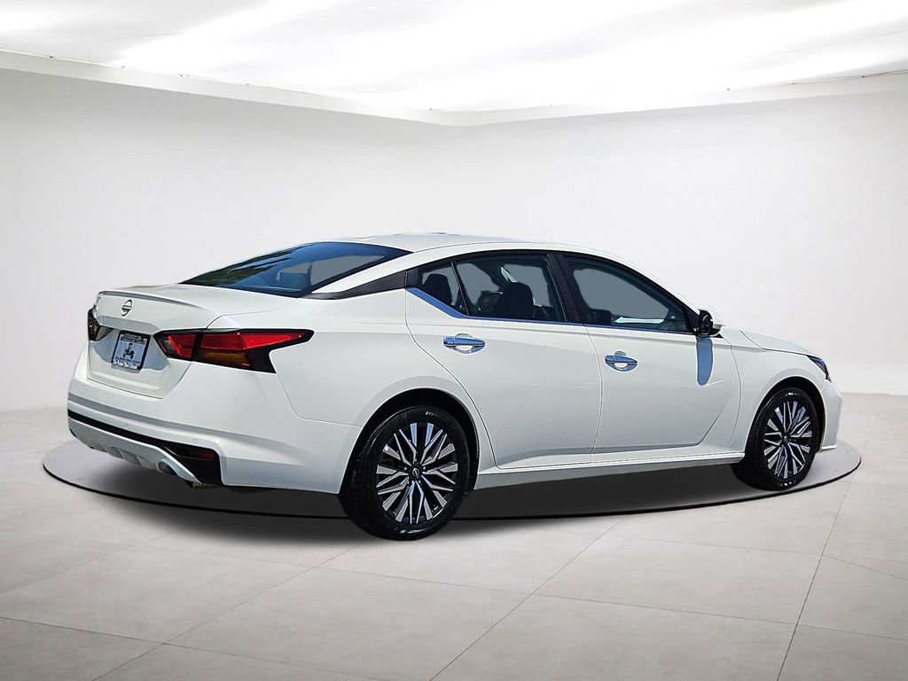 Used 2025 Nissan Altima 2.5 SV w/ SV Premium Package FWD image 7