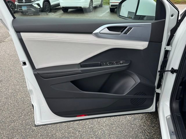 New 2026 Volkswagen Taos SE AWD/4WD image 32
