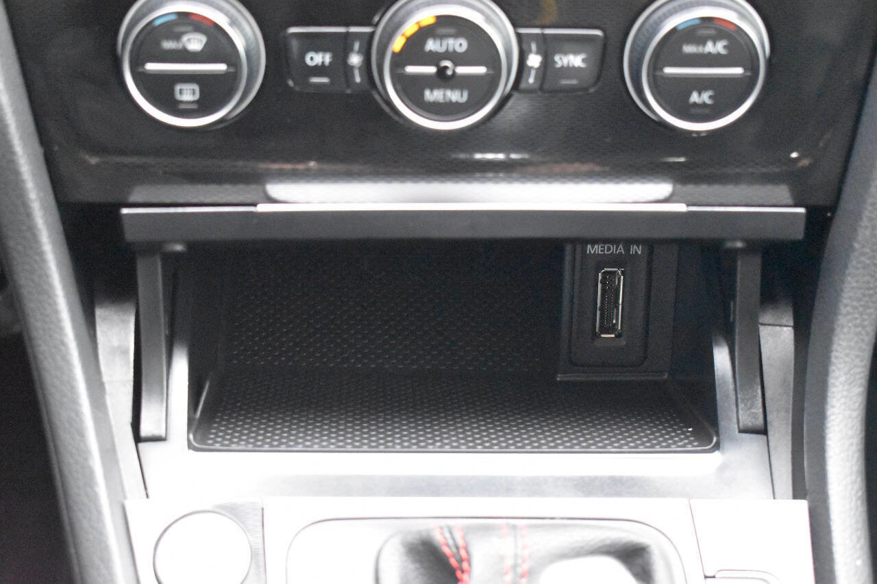 Used 2015 Volkswagen GTI Autobahn w/ Lighting Package (SEL) image 32