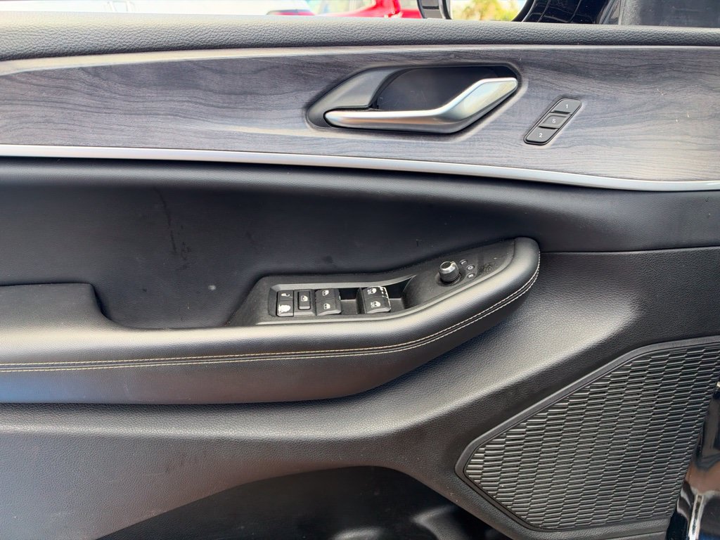 Used 2023 Jeep Grand Cherokee Limited RWD image 12