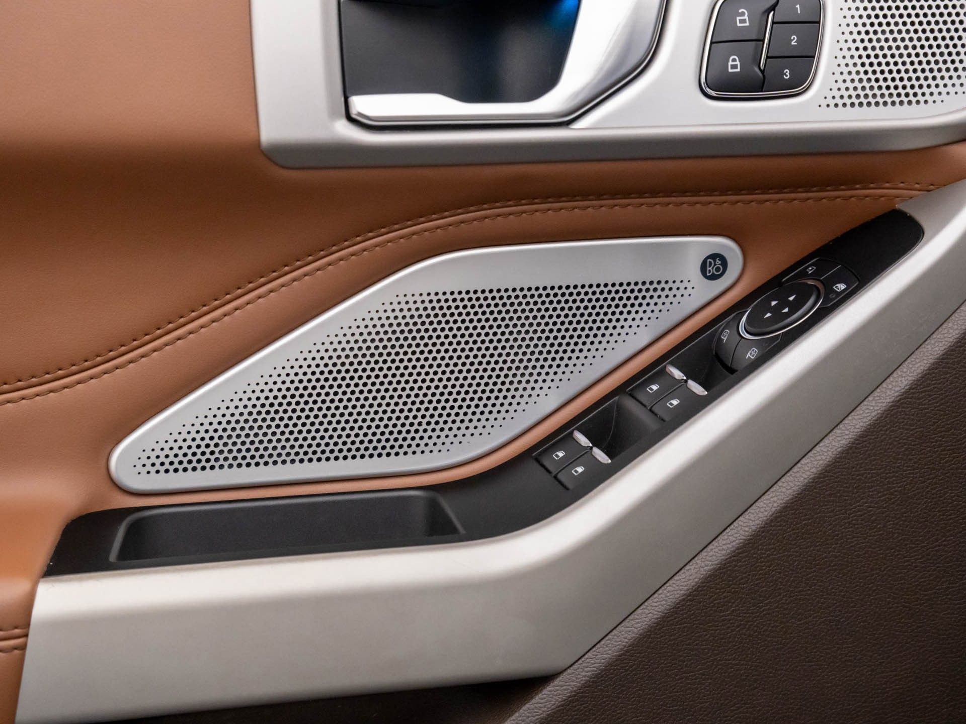 Used 2021 Ford Explorer King Ranch w/ Premium Technology Package image 18