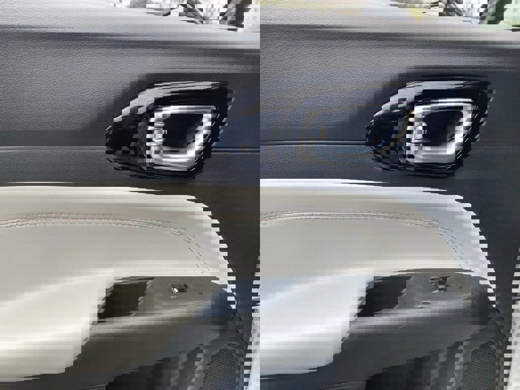 Used 2025 Jeep Compass Limited image 12