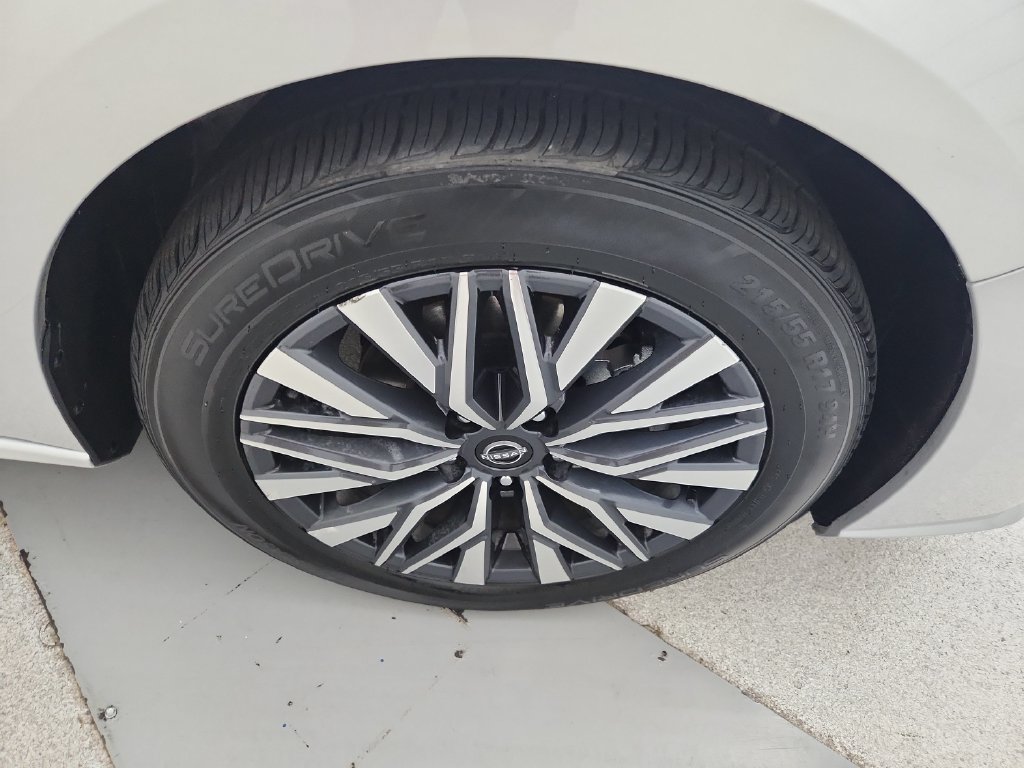 Used 2025 Nissan Altima 2.5 SV FWD image 34