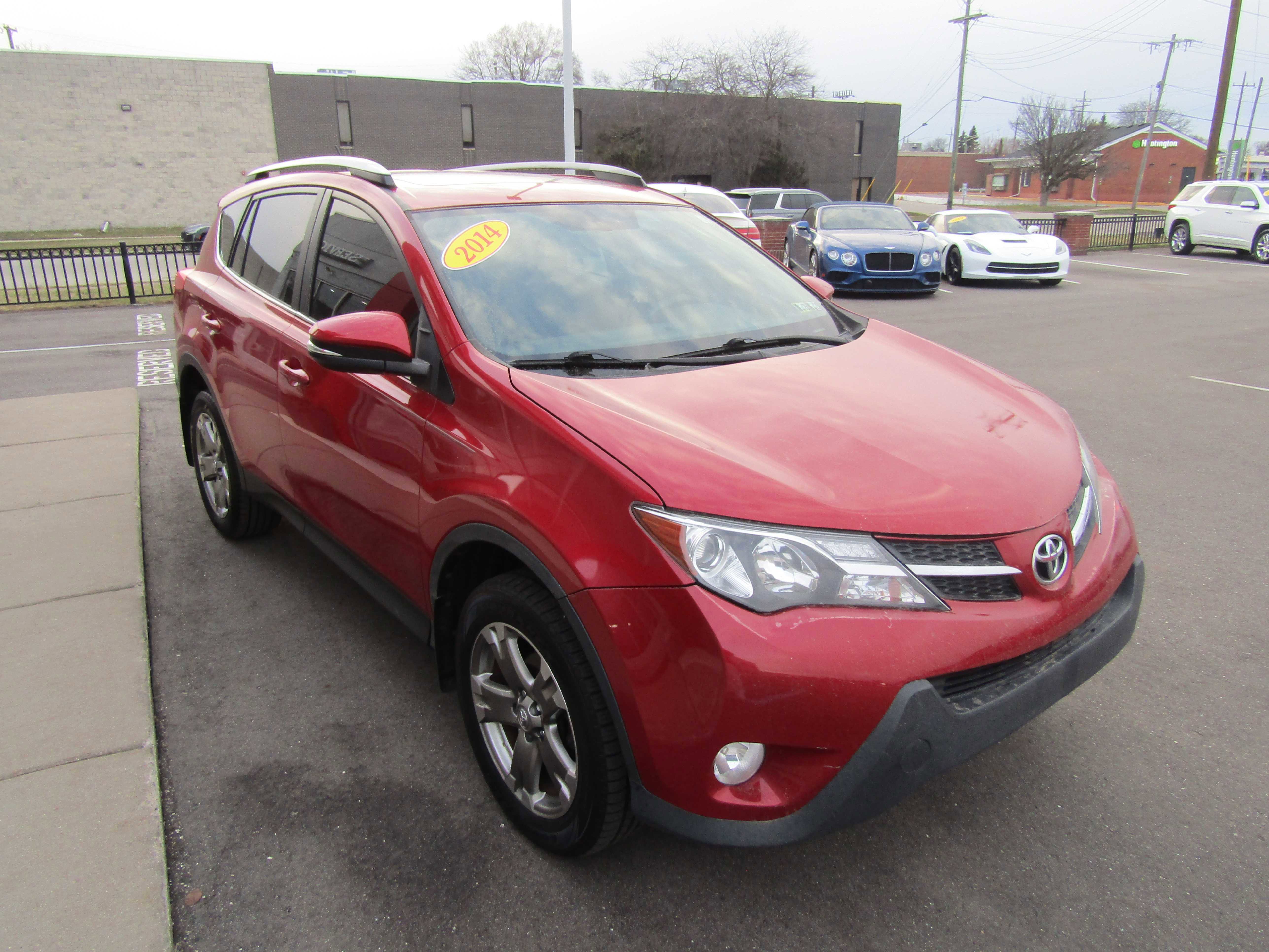 Used 2014 Toyota RAV4 XLE AWD/4WD image 4