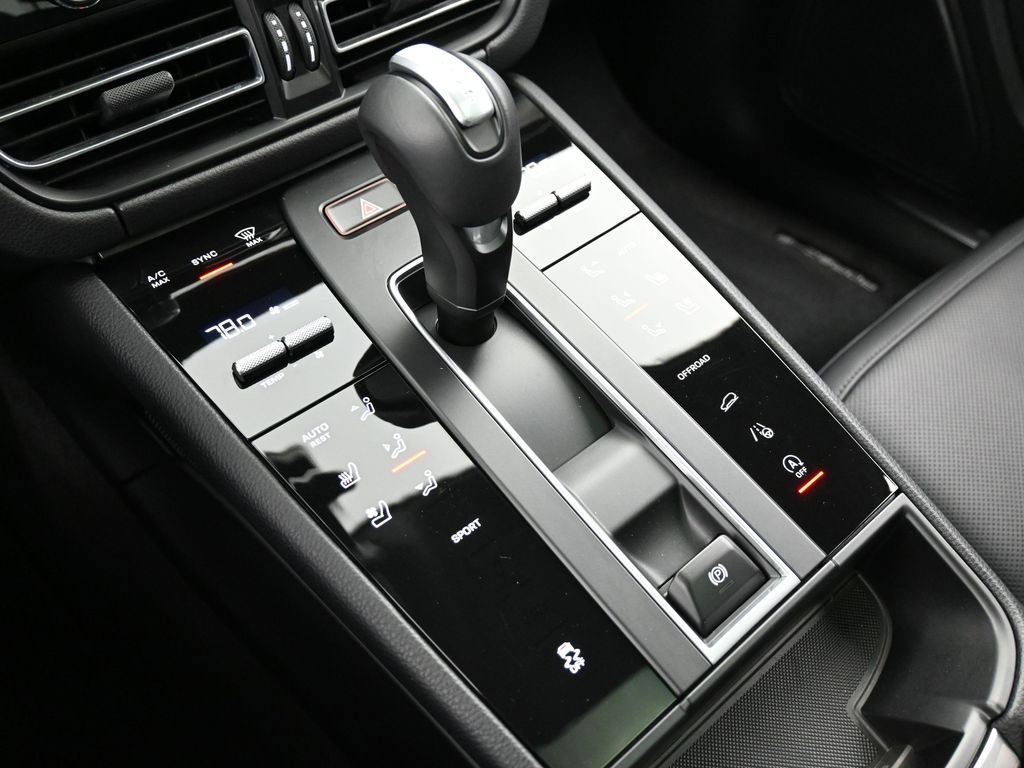 Certified 2025 Porsche Macan image 22