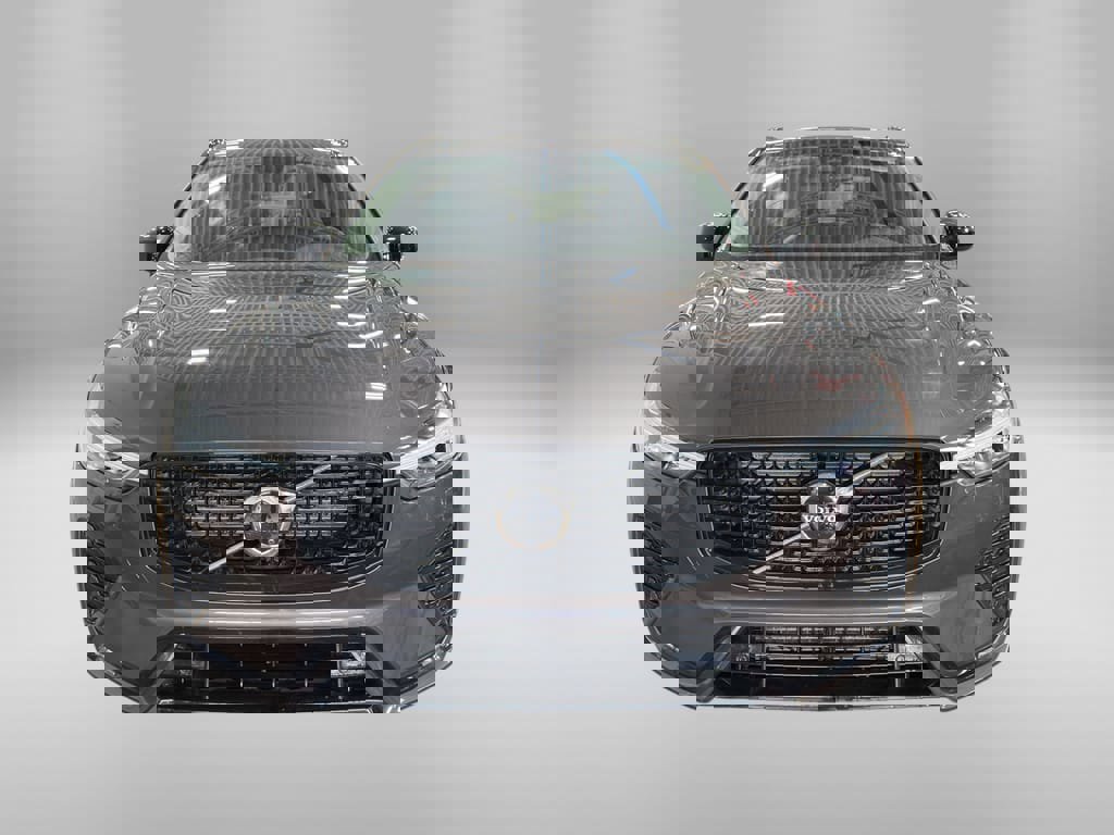 Used 2025 Volvo XC60 B5 Plus w/ Climate Package image 7