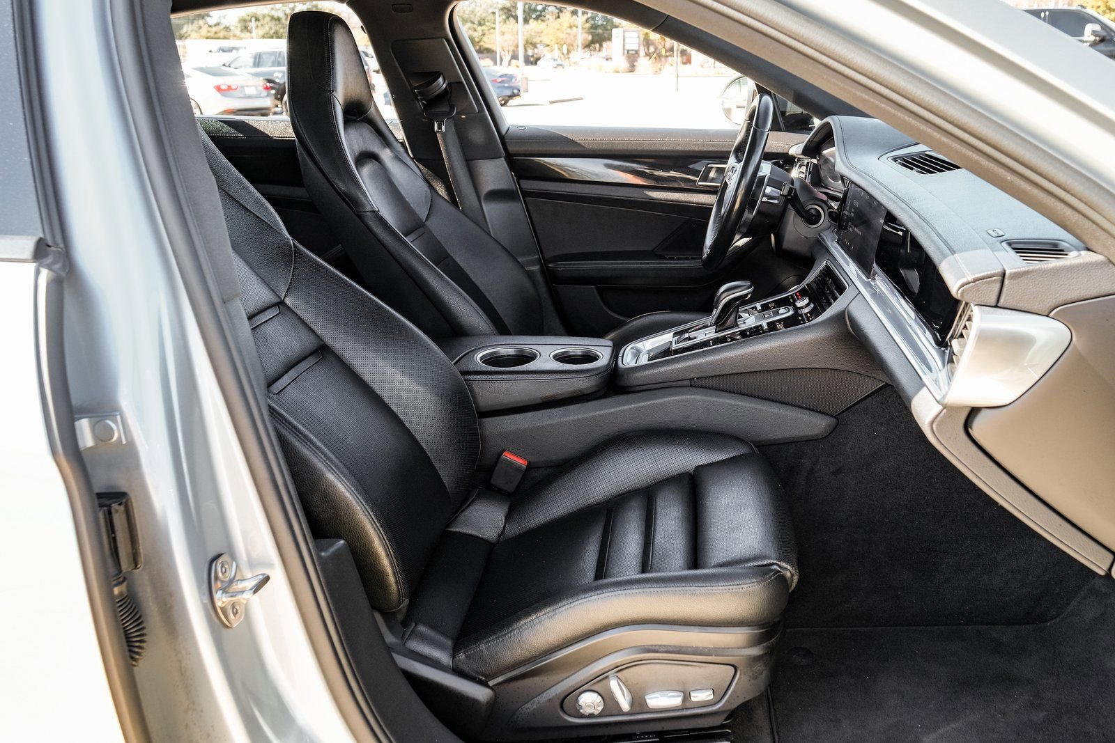 Used 2018 Porsche Panamera 4 AWD/4WD image 27