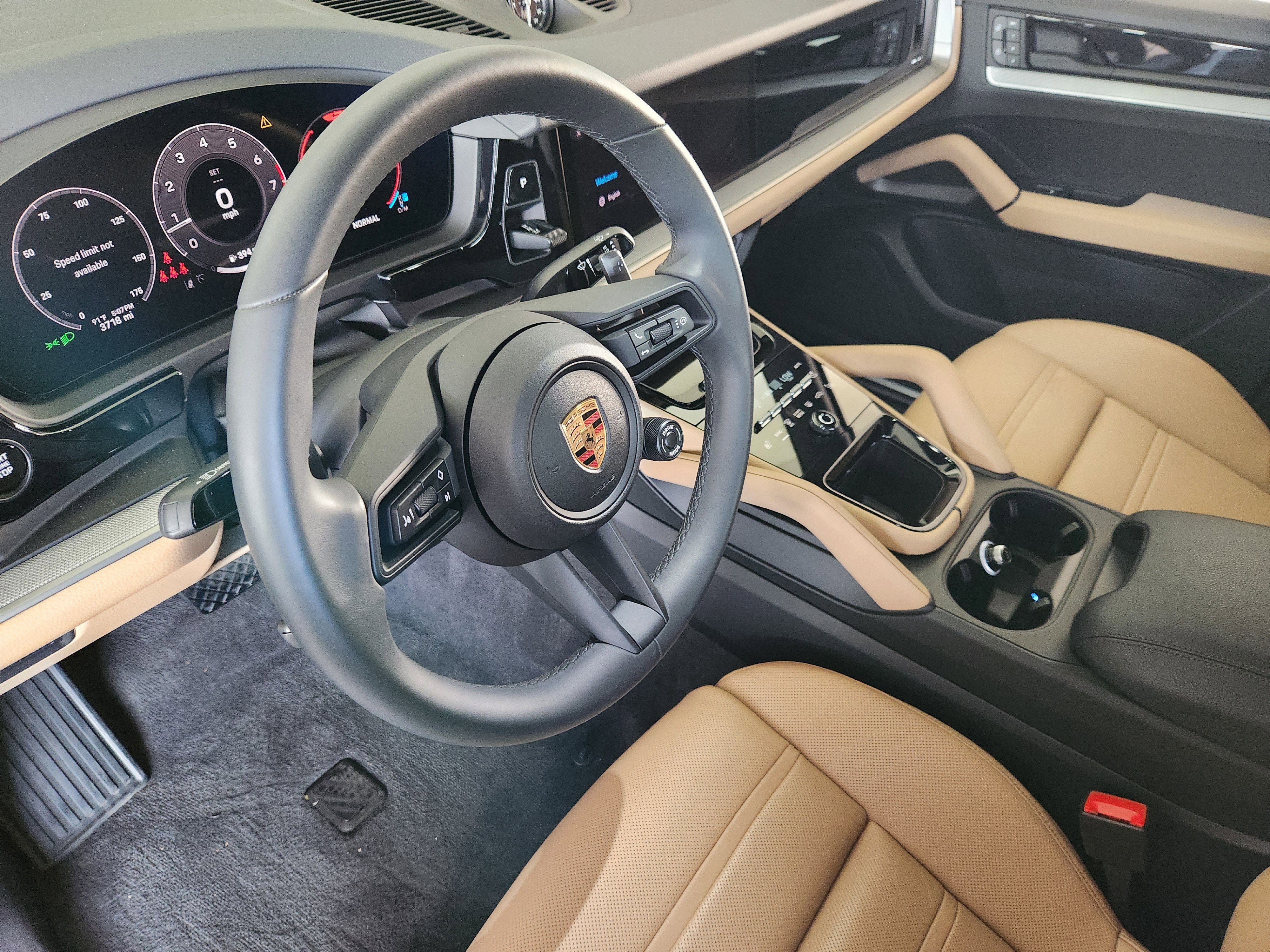 Certified 2025 Porsche Cayenne Coupe image 4