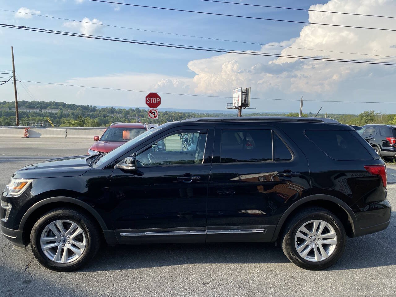 Used 2018 Ford Explorer XLT w/ Equipment Group 201A AWD/4WD image 8