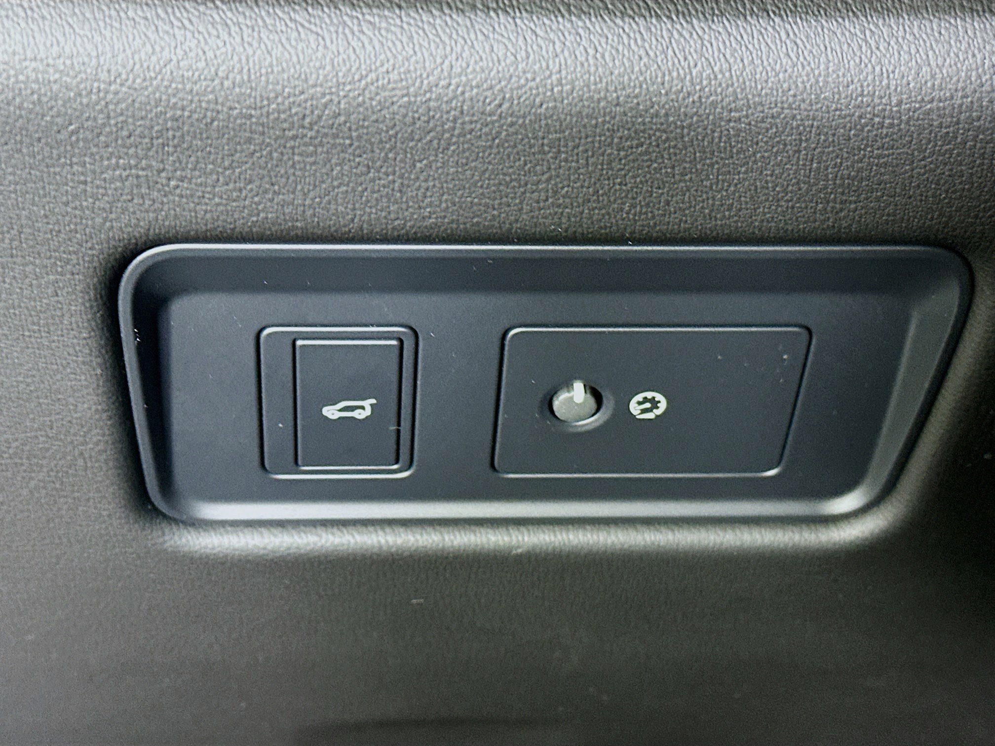 Used 2025 Jaguar F-PACE R-Dynamic S image 17