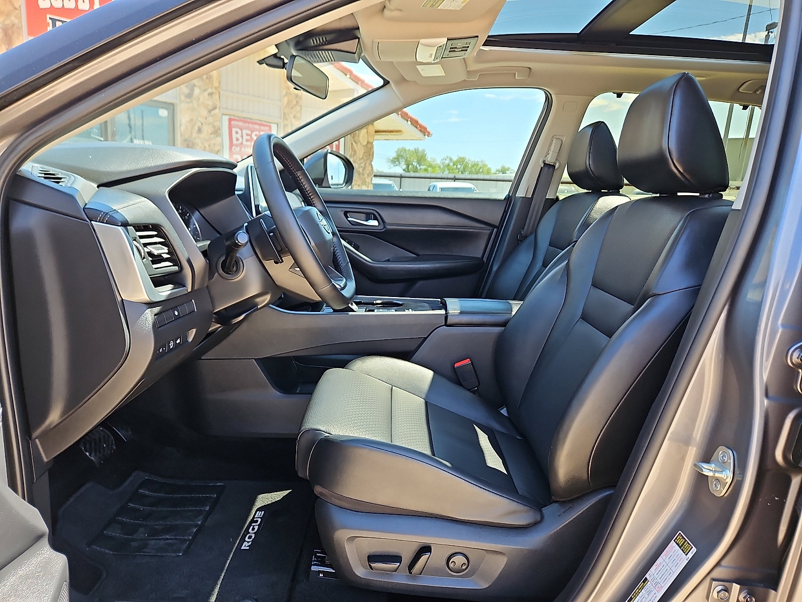 Used 2025 Nissan Rogue SV w/ SV Premium Package FWD image 10