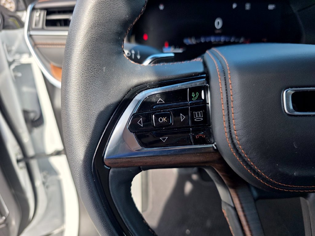 Used 2025 Jeep Grand Cherokee Summit w/ Adv Protech Group IV AWD/4WD image 18