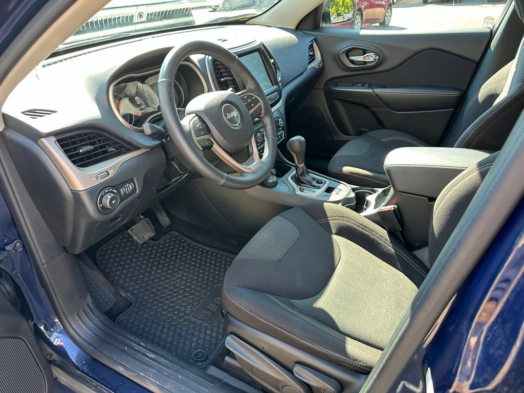 Used 2016 Jeep Cherokee Latitude w/ Cold Weather Group AWD/4WD image 9