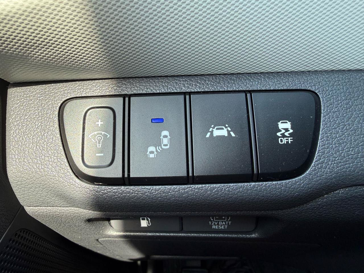 Used 2020 Hyundai Ioniq SE FWD image 16