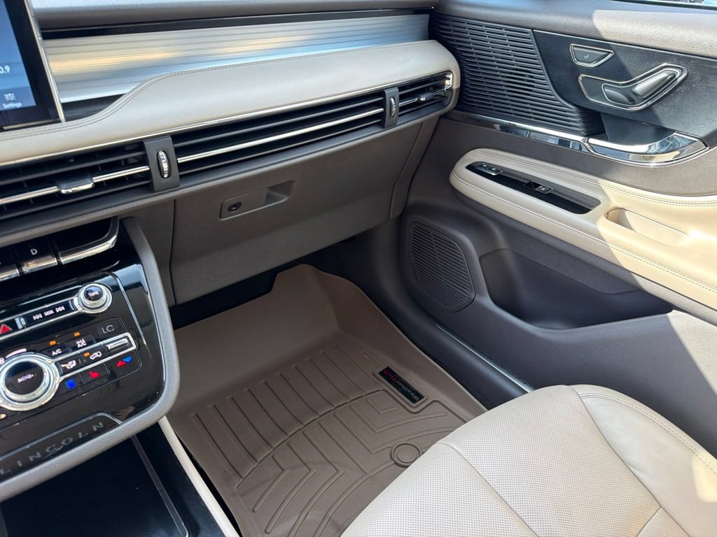 Used 2020 Lincoln Corsair FWD w/ Premium Package image 19