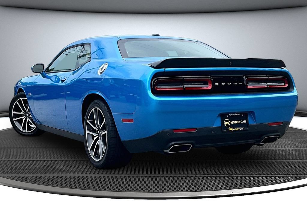 Used 2023 Dodge Challenger R/T RWD image 4