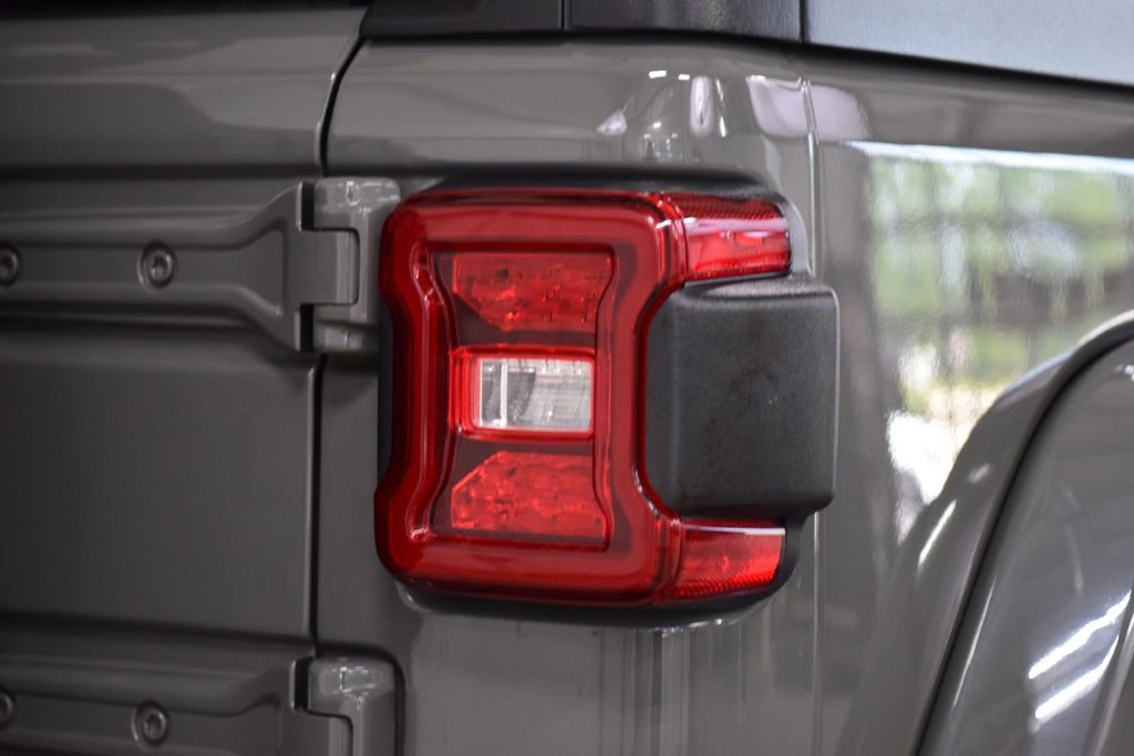Used 2021 Jeep Wrangler Unlimited Sahara w/ Safety Group AWD/4WD image 19