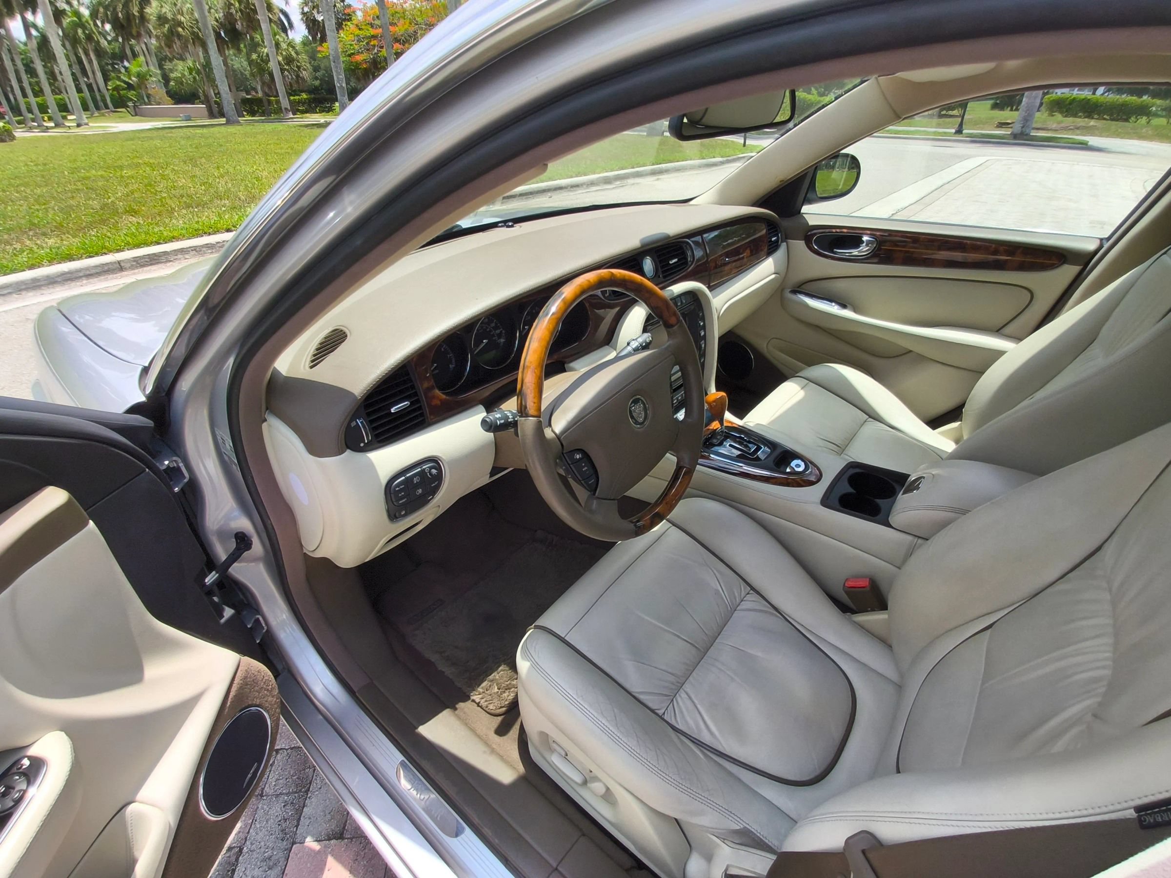 Used 2006 Jaguar XJ Vanden Plas RWD image 6
