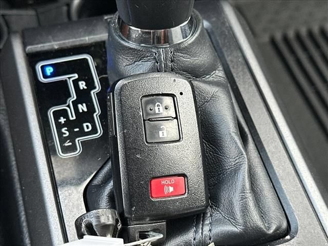Used 2021 Toyota Tacoma TRD Off-Road AWD/4WD image 31