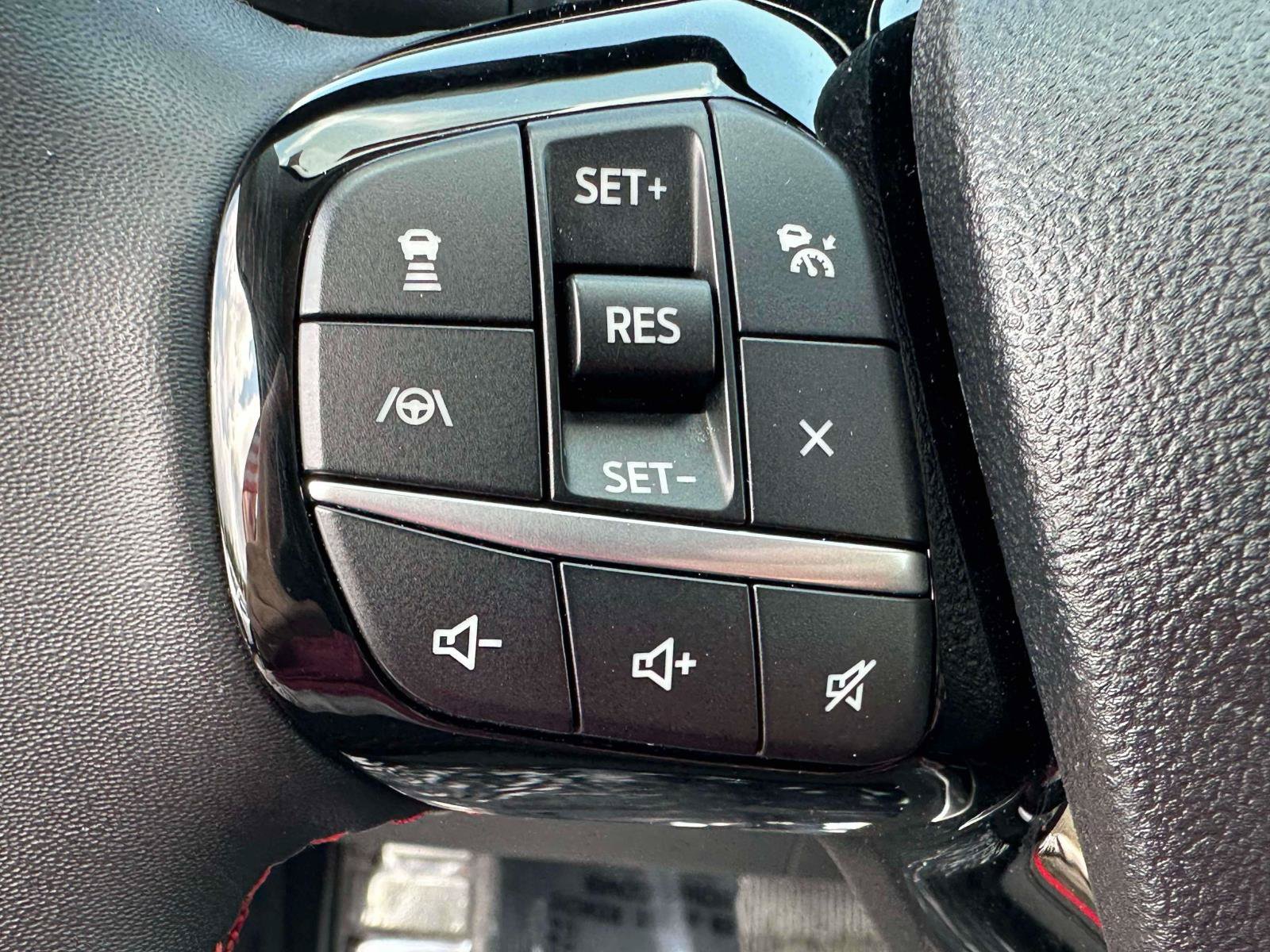 Used 2022 Ford Escape SEL w/ SEL Stealth AWD Package image 17