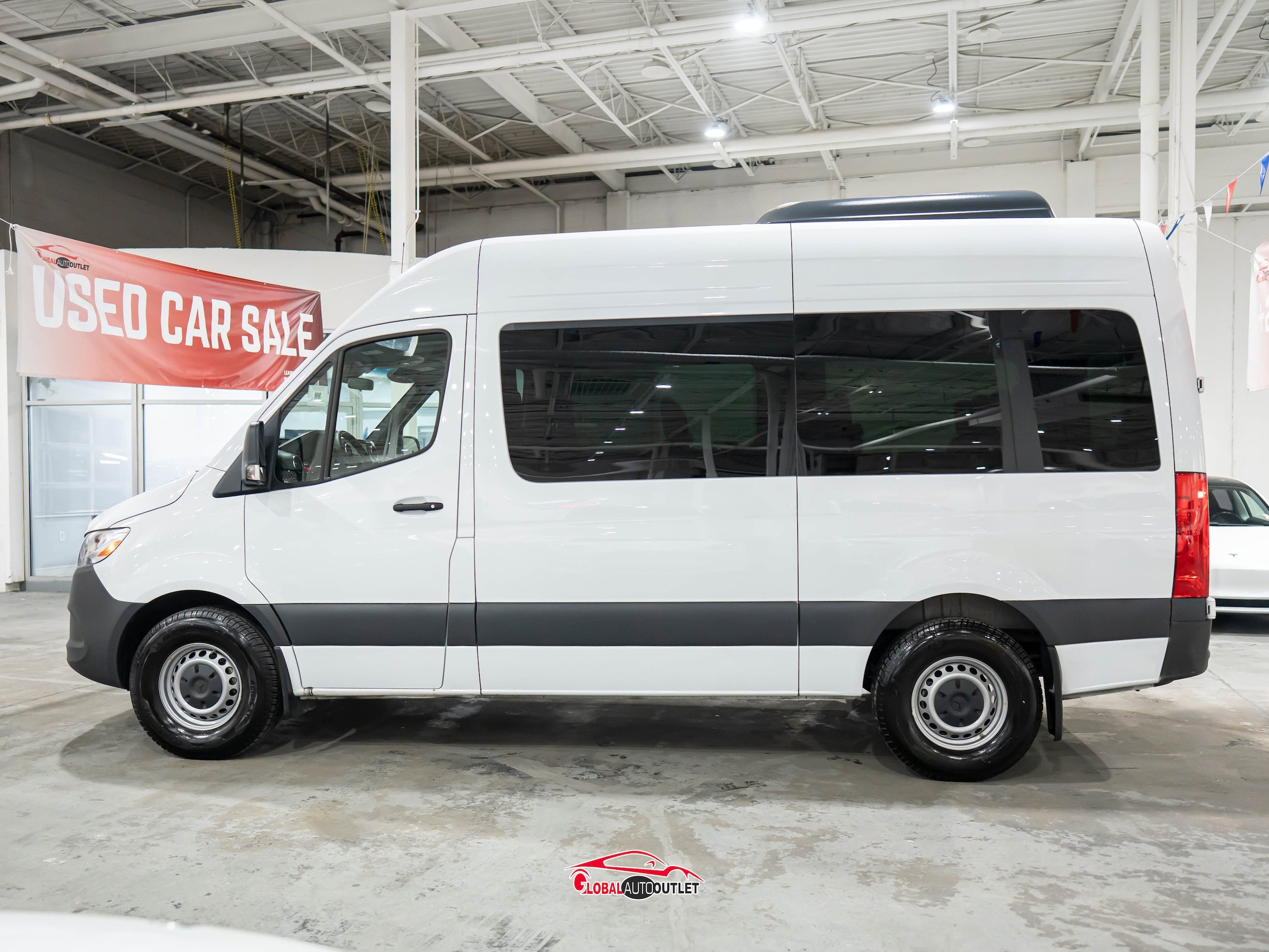Used 2025 Mercedes-Benz Sprinter 2500 image 4