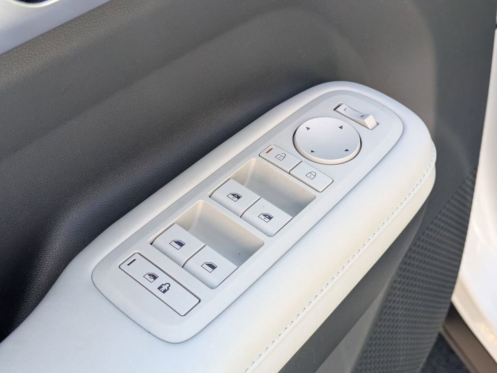 Used 2025 Hyundai Santa Fe SEL AWD/4WD image 13