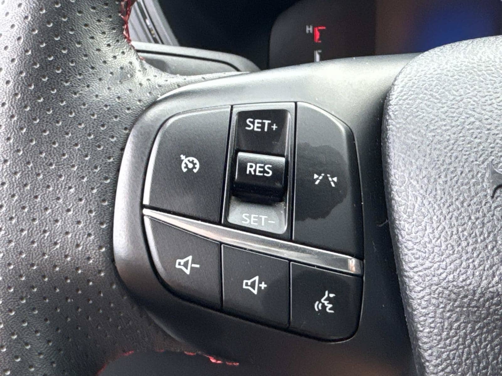 Used 2025 Ford Escape ST-Line Select AWD/4WD image 32