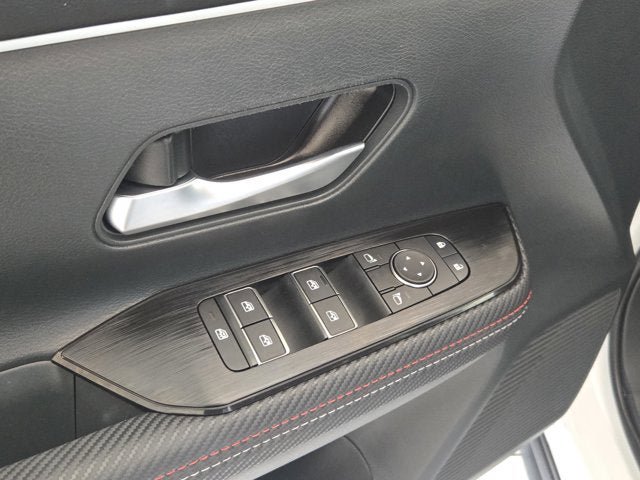 Used 2025 Nissan Kicks SR AWD/4WD image 18