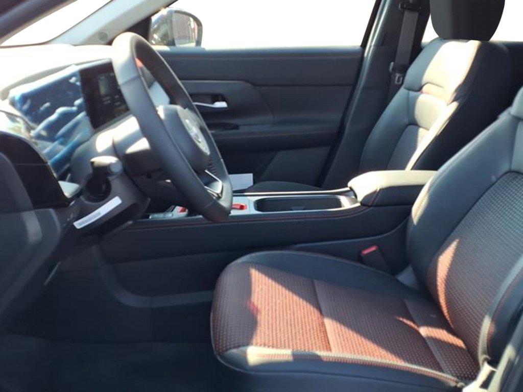 New 2026 Nissan Kicks SR AWD/4WD image 9