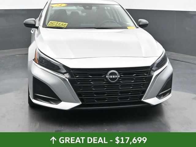 Used 2024 Nissan Altima 2.5 SV image 4