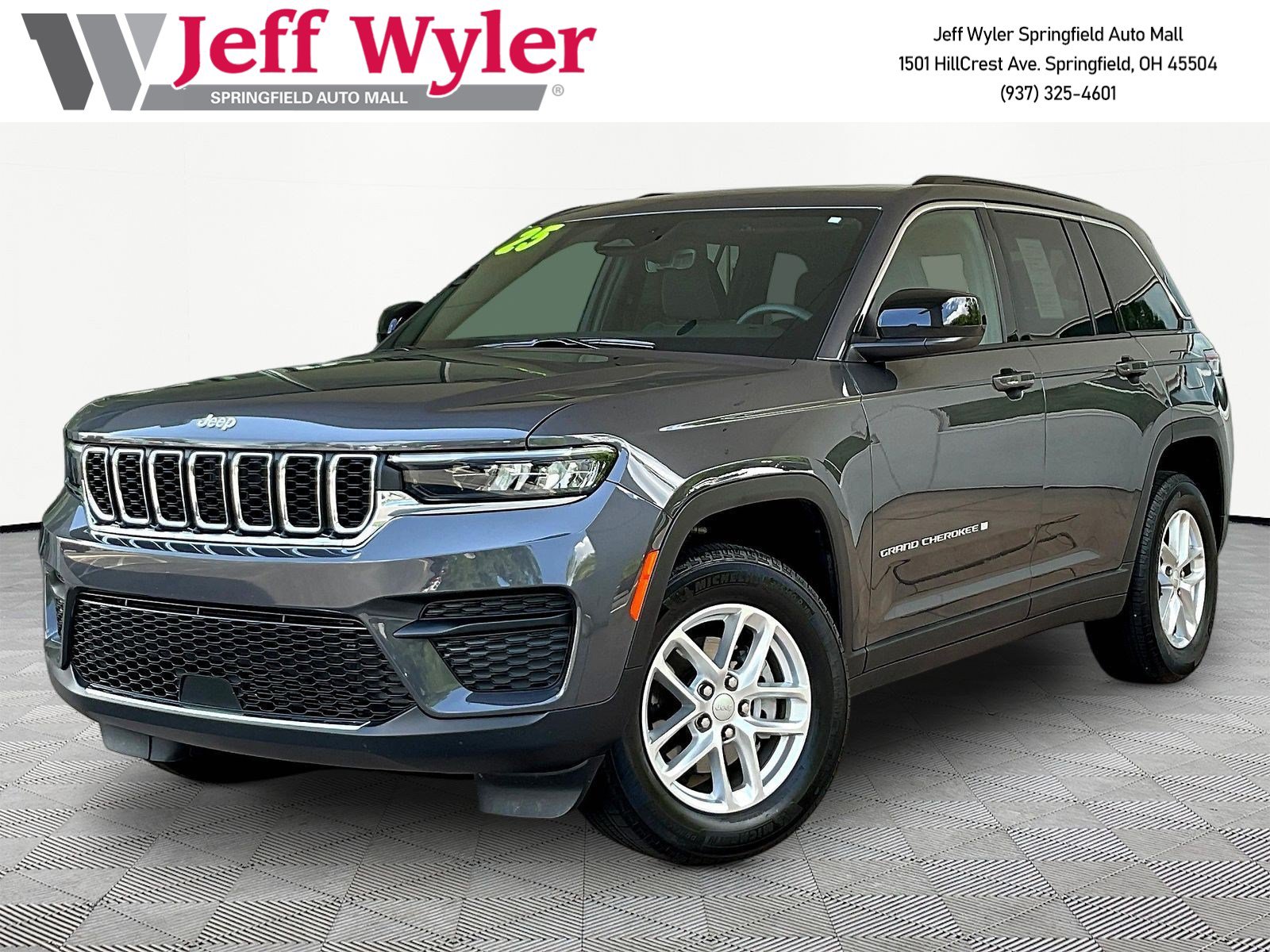 Used 2025 Jeep Grand Cherokee Laredo X AWD/4WD image 1