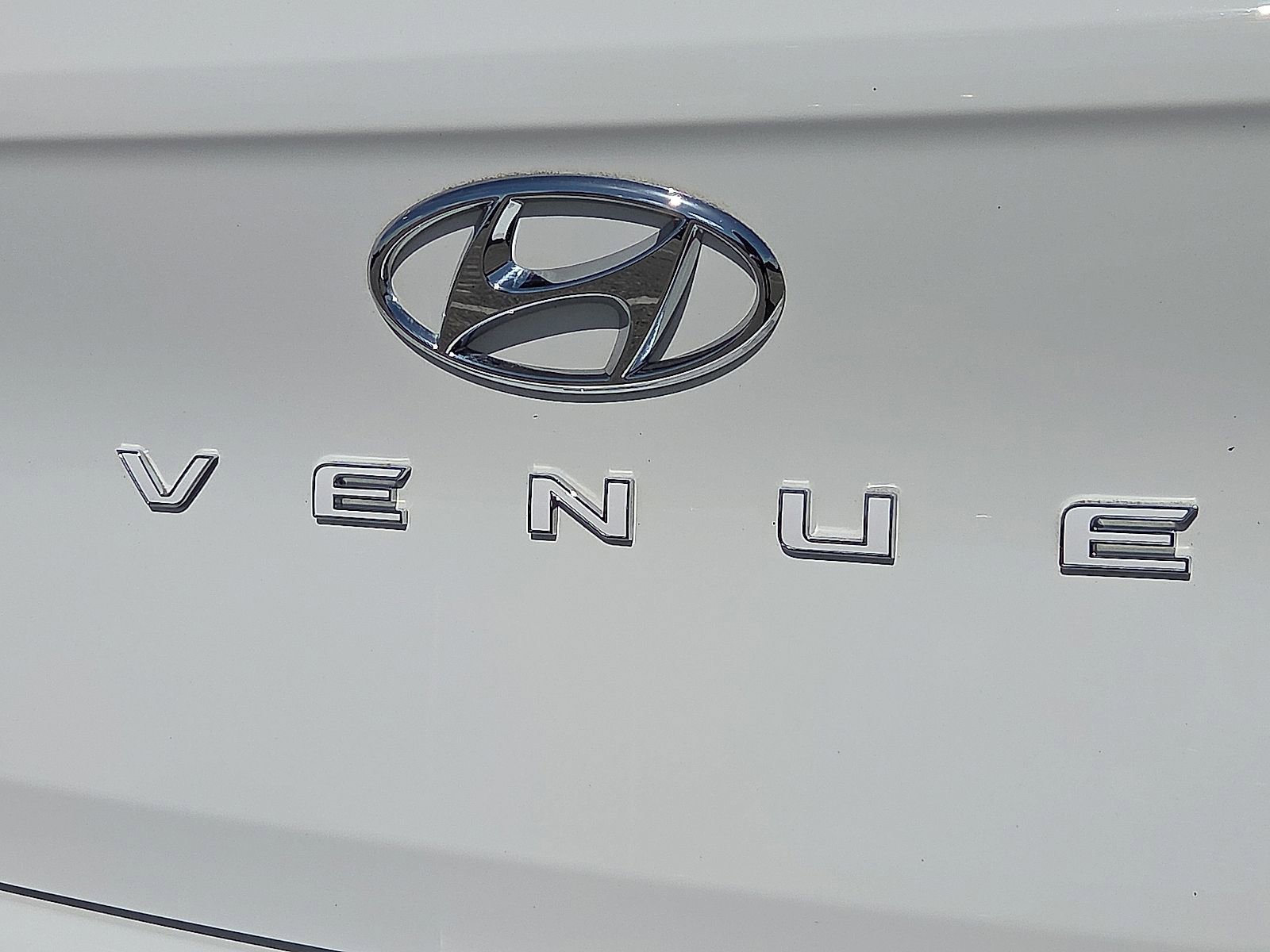 Used 2024 Hyundai Venue SEL FWD image 9
