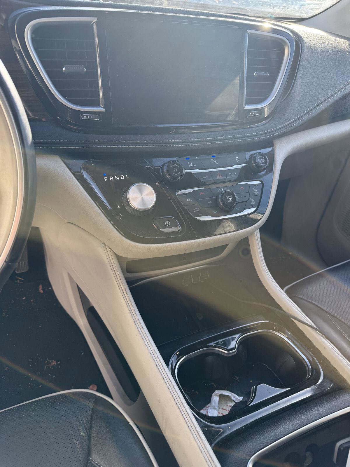 Certified 2021 Chrysler Pacifica Limited image 9