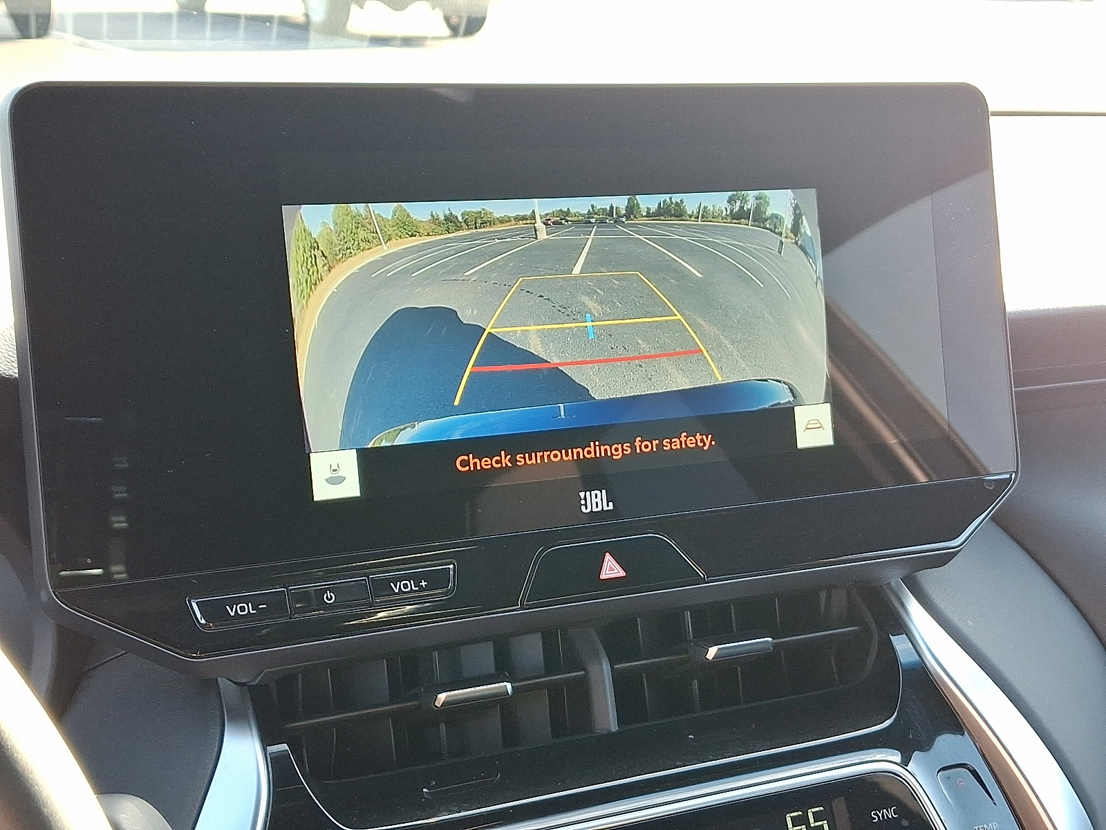 Used 2024 Toyota Venza XLE image 18