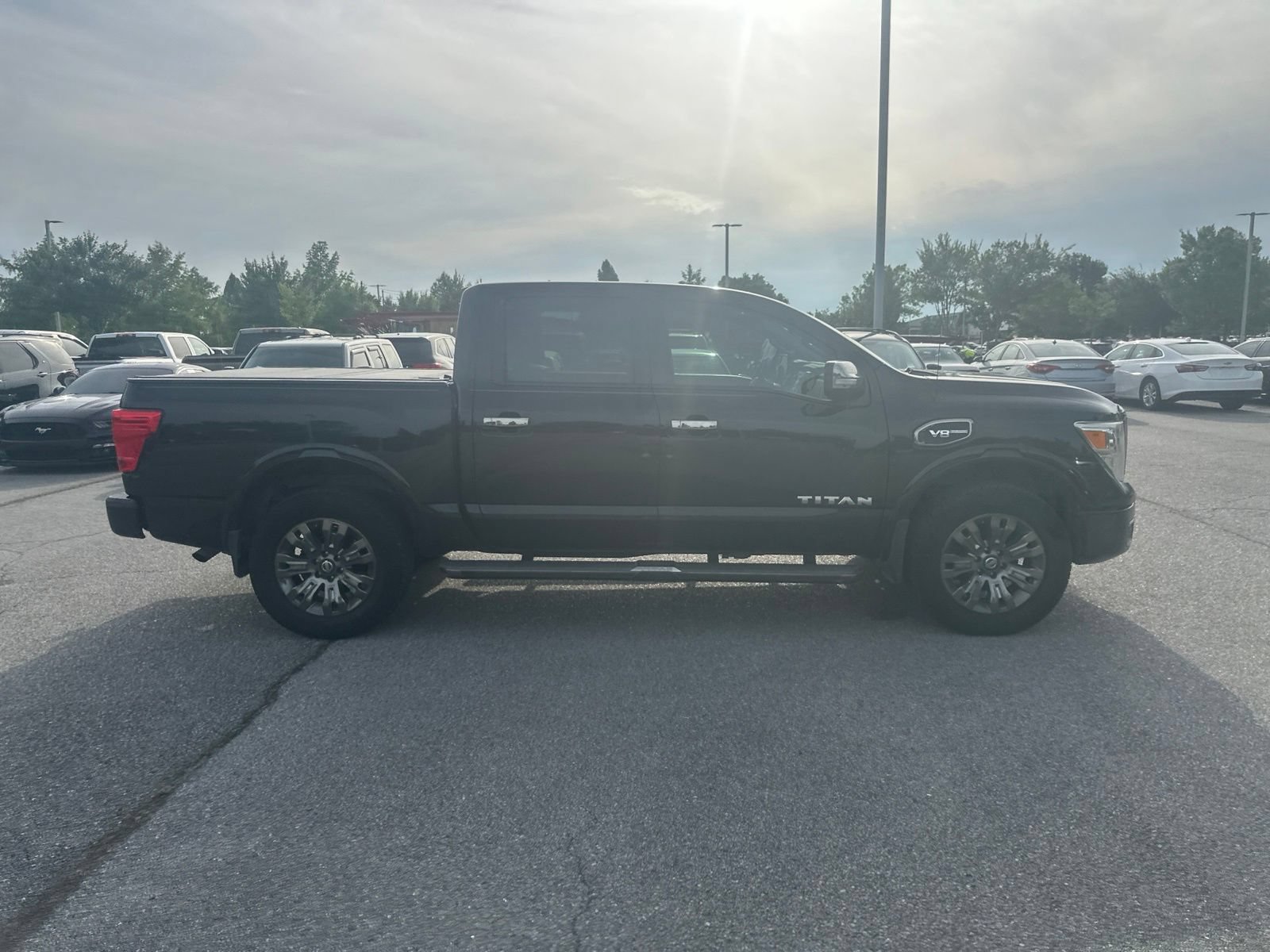 Used 2017 Nissan Titan Platinum Reserve w/ Off-Road Package AWD/4WD image 4