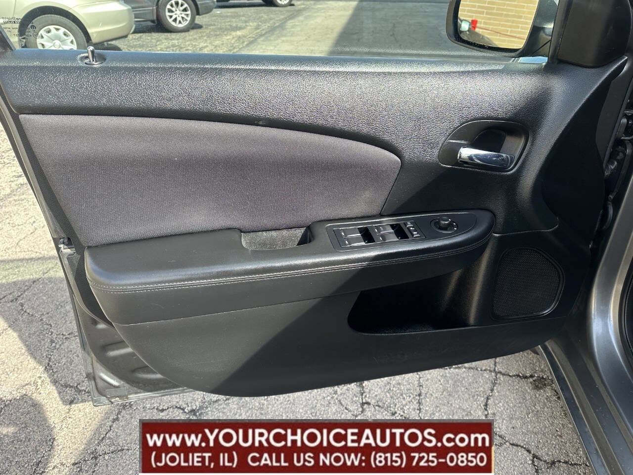 Used 2013 Chrysler 200 Touring w/ S Exterior Appearance Pkg image 9